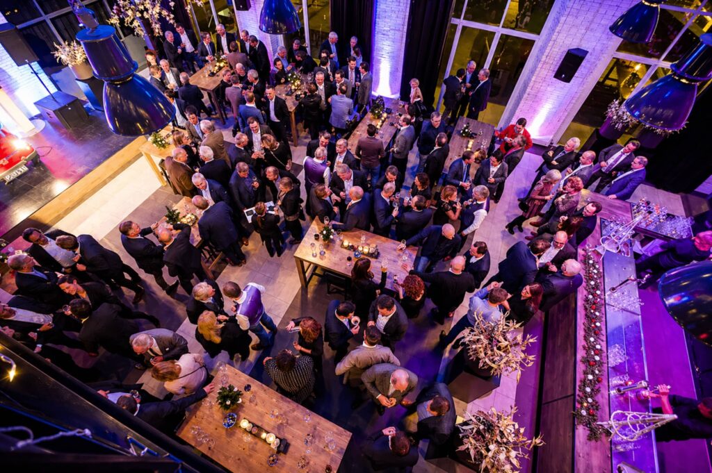 Feestlocatie in industriële stijl voor een bedrijfsfeest | allround dj service
