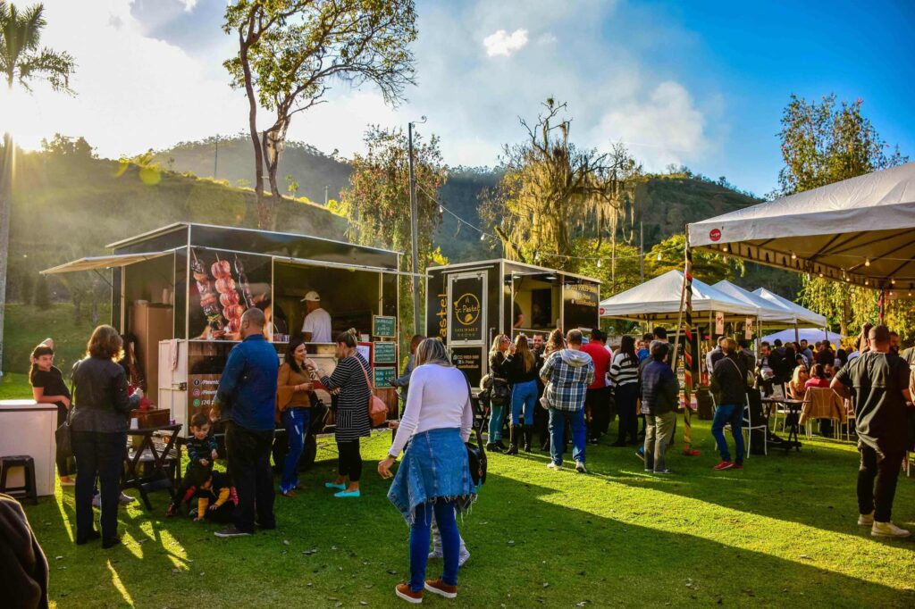 Foodtruck op een feest | allround dj service