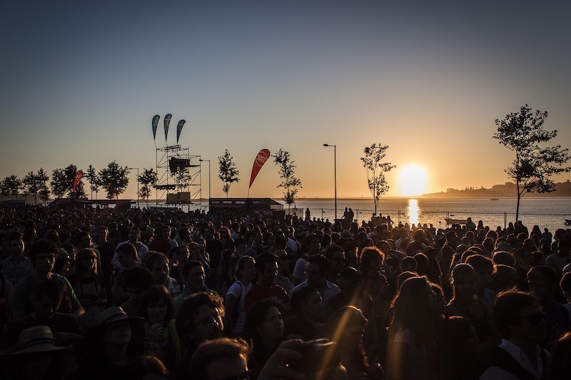 Beach party theme tips