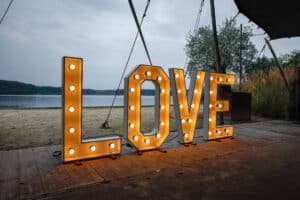 Verlichte love letters | allround dj service