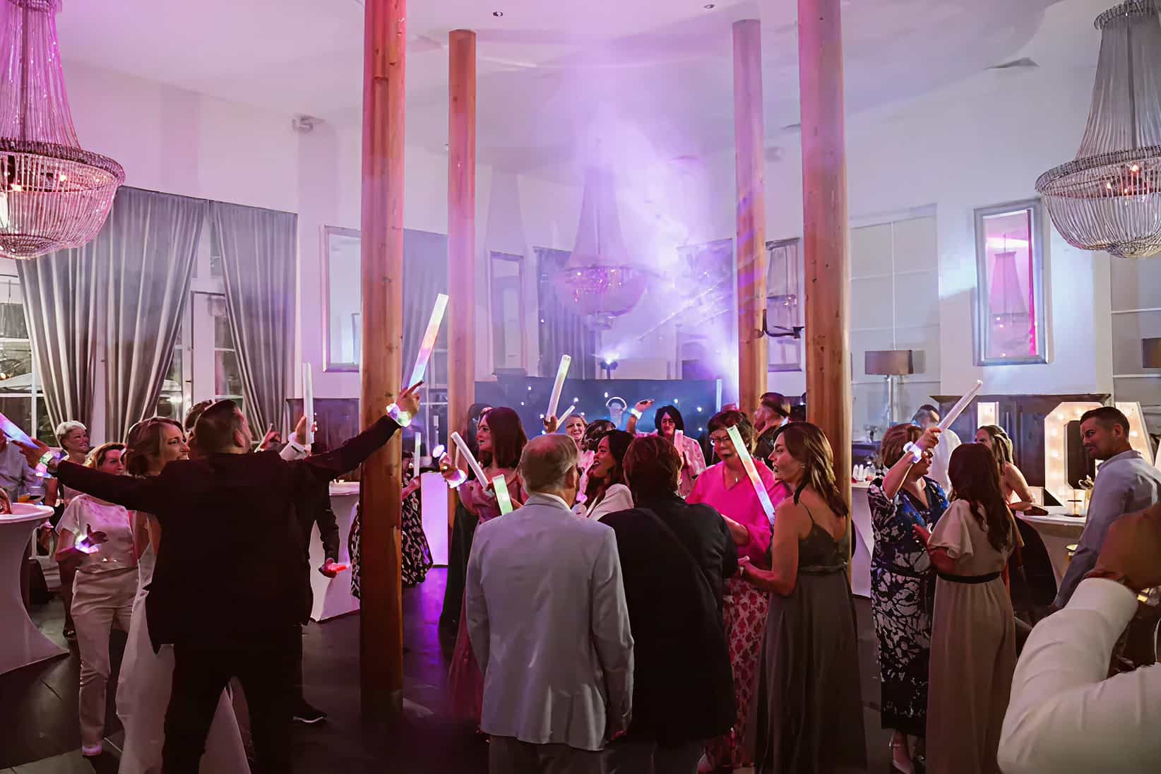 Led foamsticks bruiloft allround dj service 1