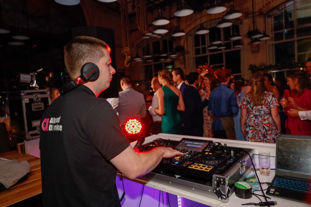 Dj set op bruiloft